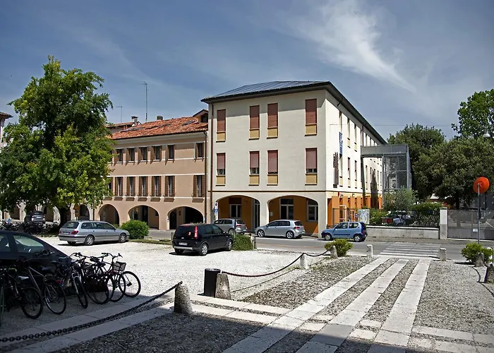 Centro Della Famiglia 2*